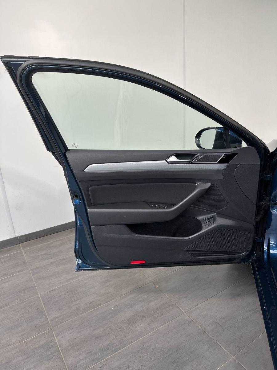 Fahrzeugabbildung Volkswagen Passat Variant GTE NAV+IQ-LIGHT+PANORAMA+ACC+VC