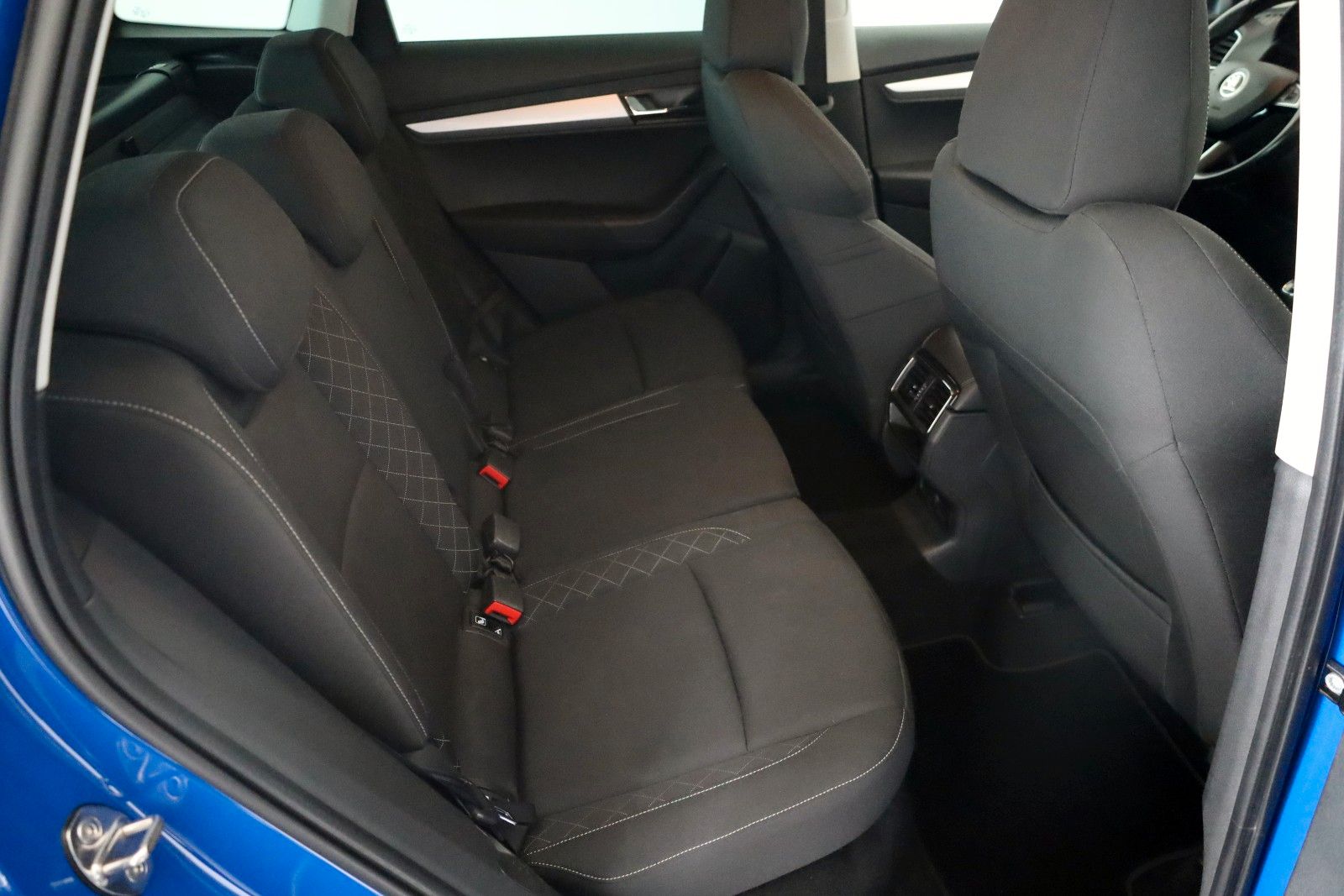 Fahrzeugabbildung SKODA Karoq Ambition Navi,LED,SH, PDC, CarPlay, 8xAlus