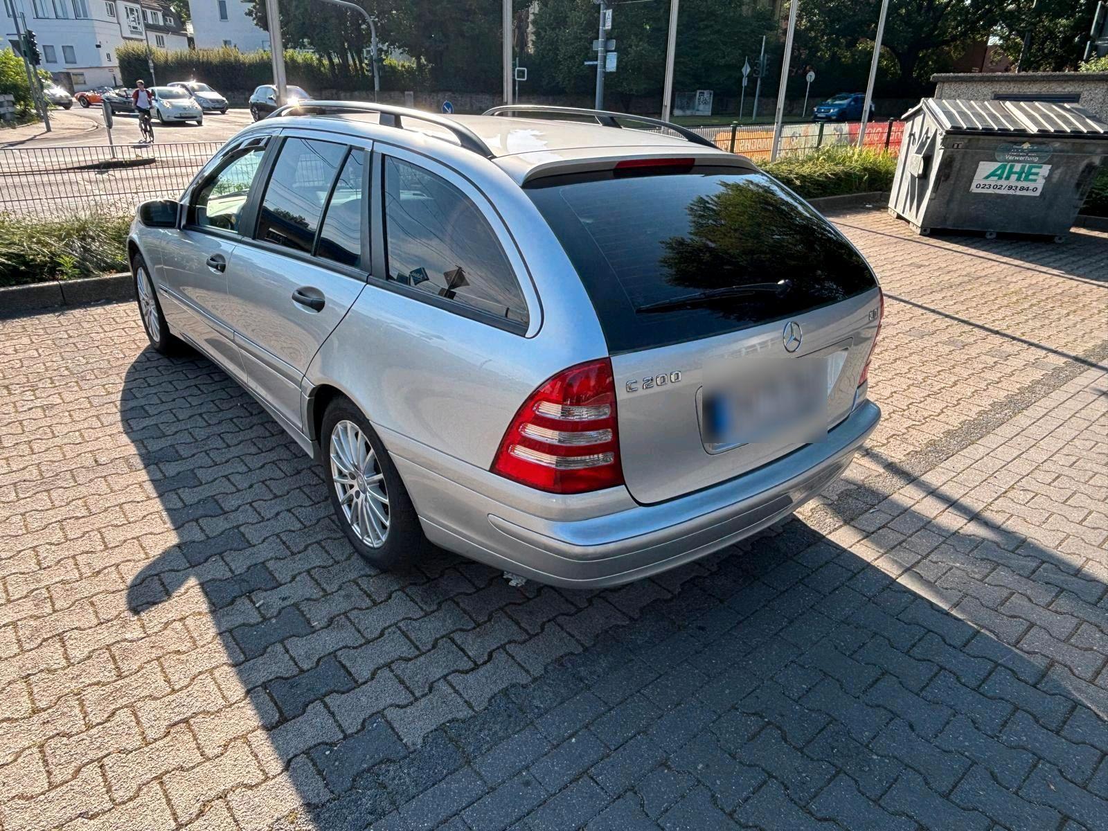 Mercedes-Benz C200 2005 — interior