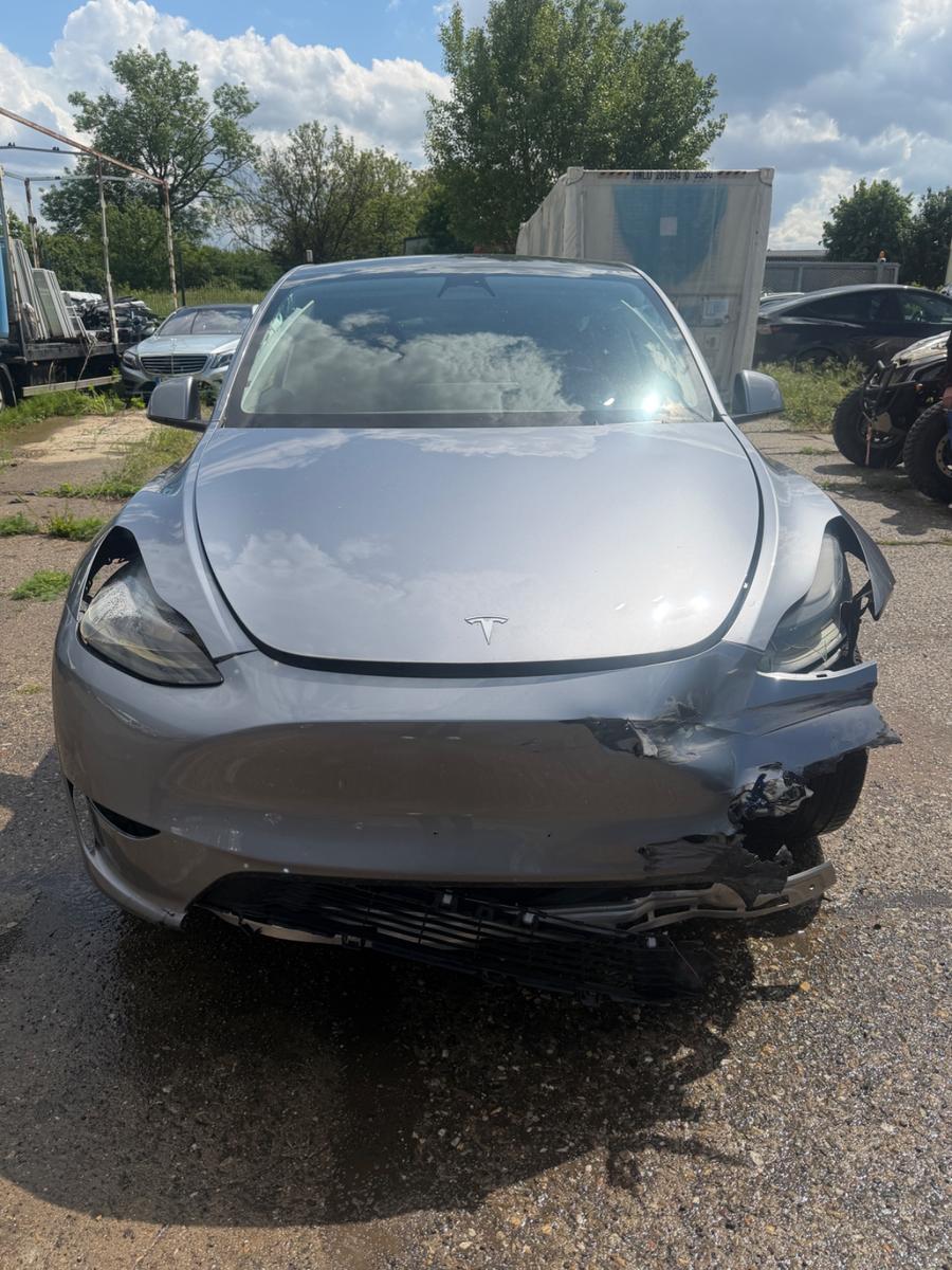 Tesla Model Y Basis RWD
