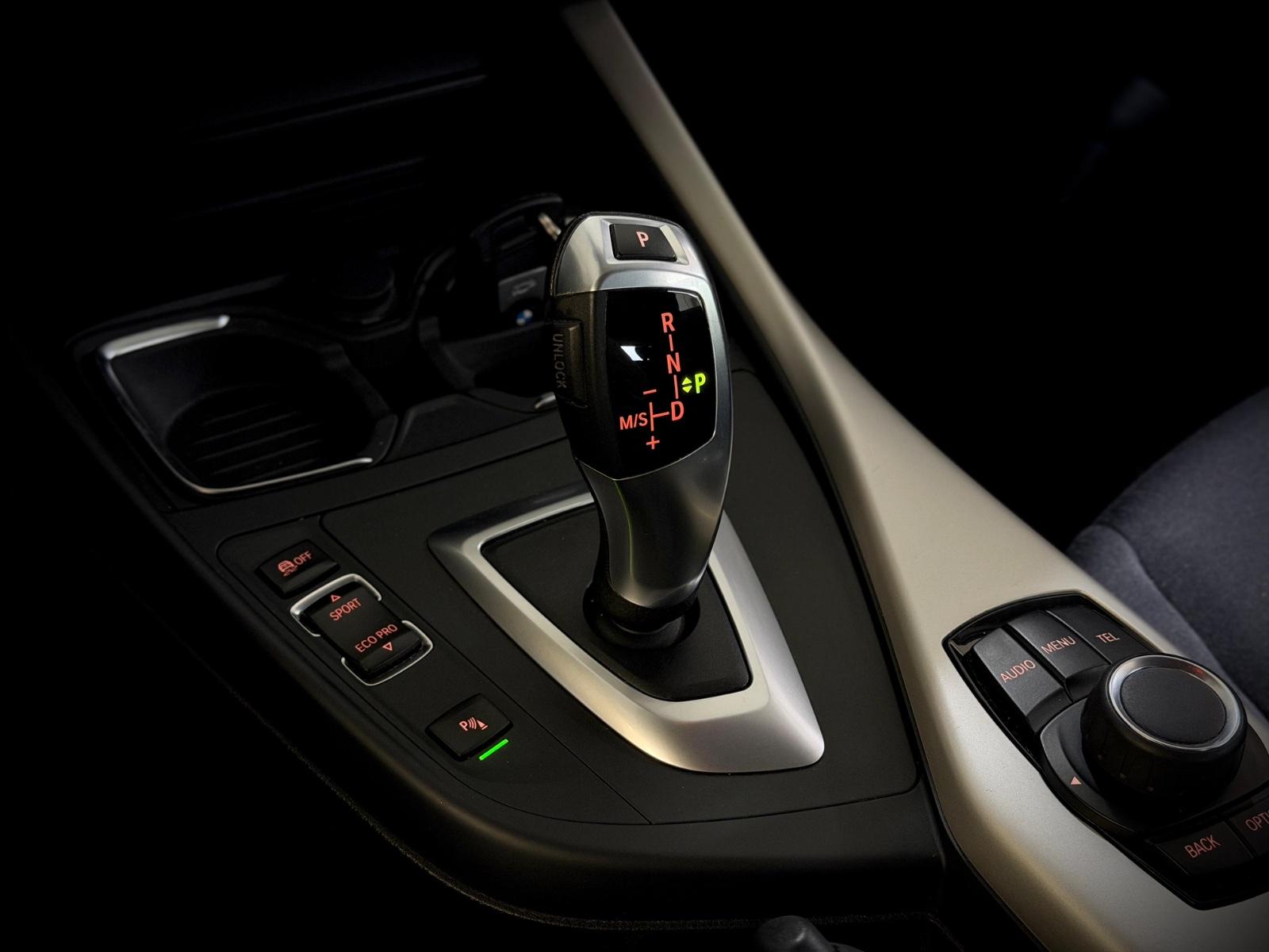 BMW 118 i|AUTOMATIK|2.HAND|SCHECKHEFT|XENON|PDC|TÜV