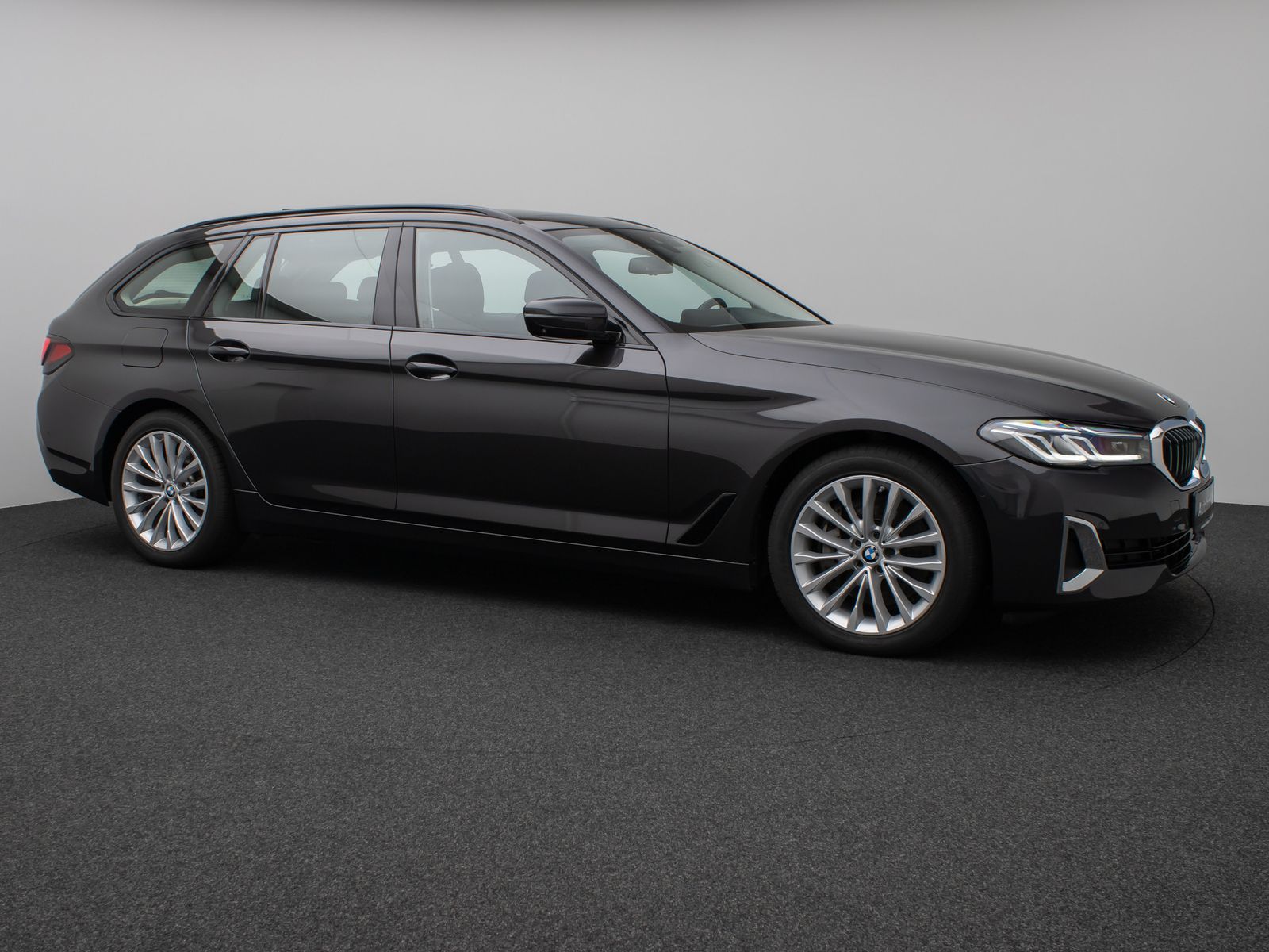 Fahrzeugabbildung BMW 530d xD  LuxuryLine Pano 360°HUD DAB H/K Massage