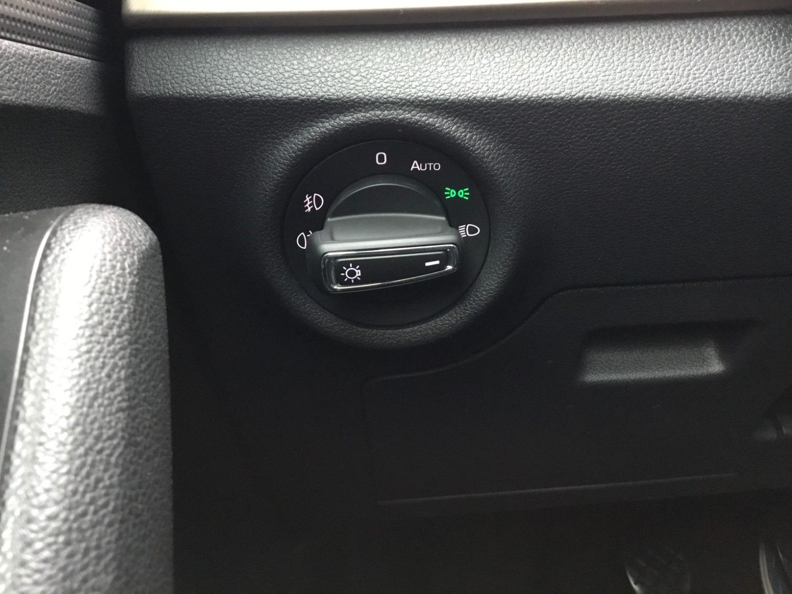 Fahrzeugabbildung SKODA Kamiq 1.6 TDI Style+AHK+LED+Kamera+Navi