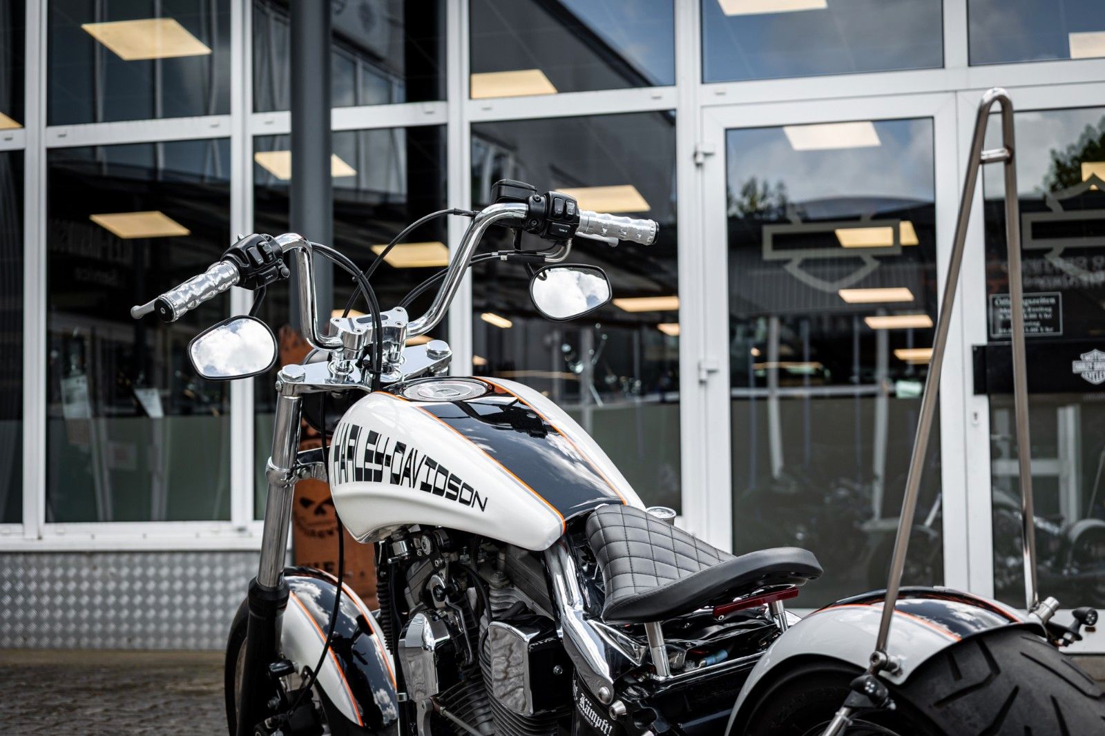 Fahrzeugabbildung Harley-Davidson FXST Softail Standard - CUSTOM - VERGASER - EVO
