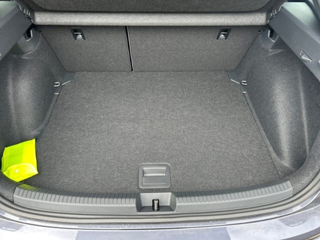 Fahrzeugabbildung Volkswagen Taigo R-LINE 1.5 TSI IQ.DRIVE TRAVEL-ASSIST ACC