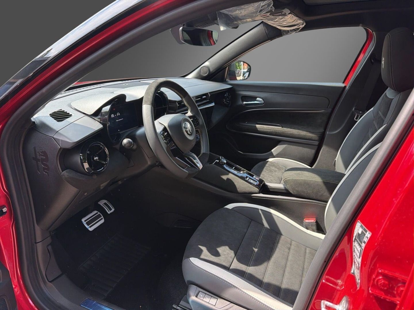 Fahrzeugabbildung Alfa Romeo Junior Ibrida Sport Speciale 1,2 VGT 107kW MY26