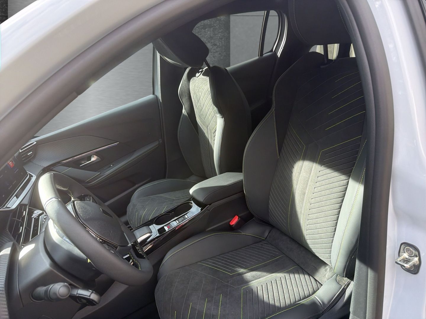 Peugeot e-208 - Bild 8