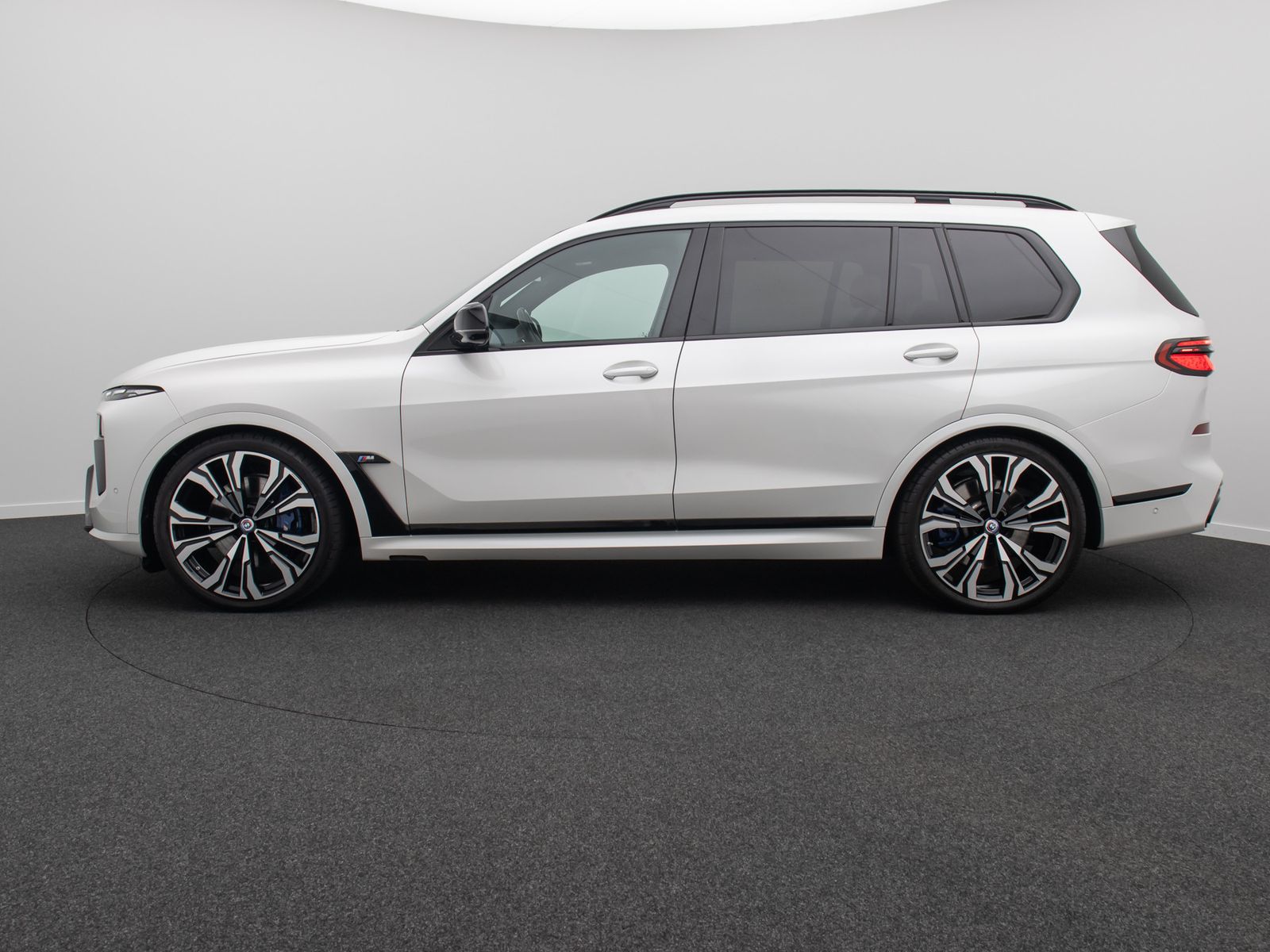 Fahrzeugabbildung BMW X7 M60i xD Individual HUD B&W SoftCL 23Zoll VOLL