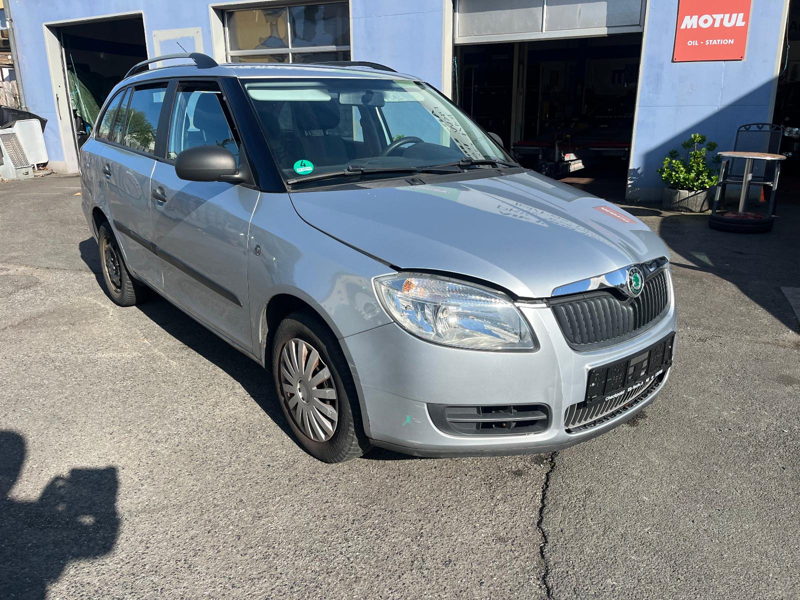 Skoda Fabia 2009 — салон