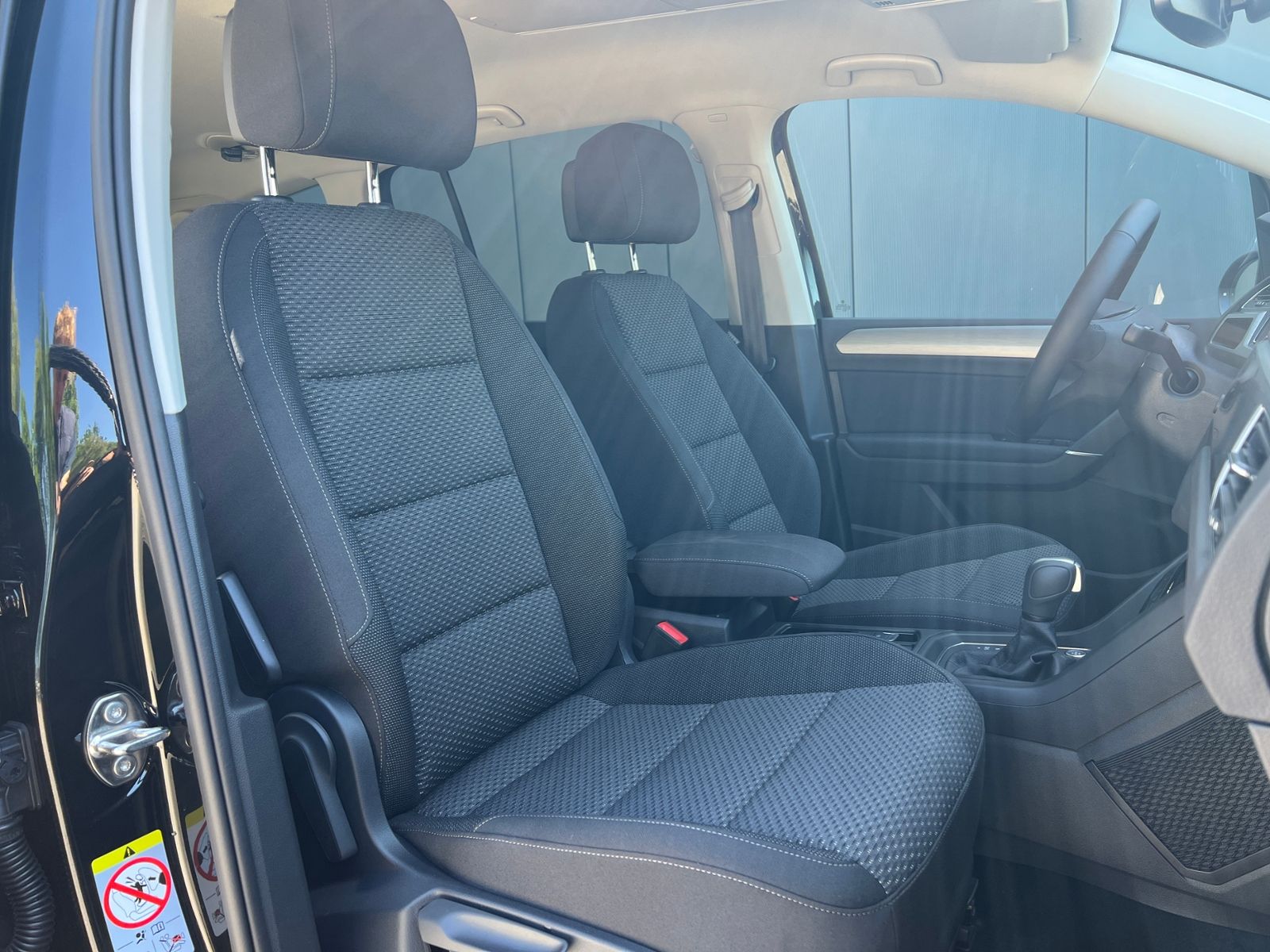 Fahrzeugabbildung Volkswagen Touran Comfortline 1.5 TSI DSG *LED, AHK, 7-Sitz