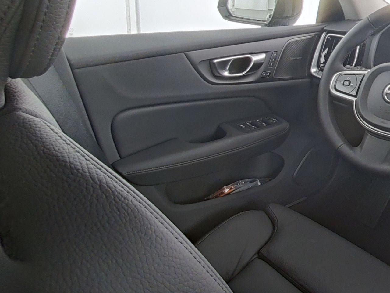Fahrzeugabbildung Volvo V60 Kombi Plus Dark Recharge Plug-In Hybrid AWD