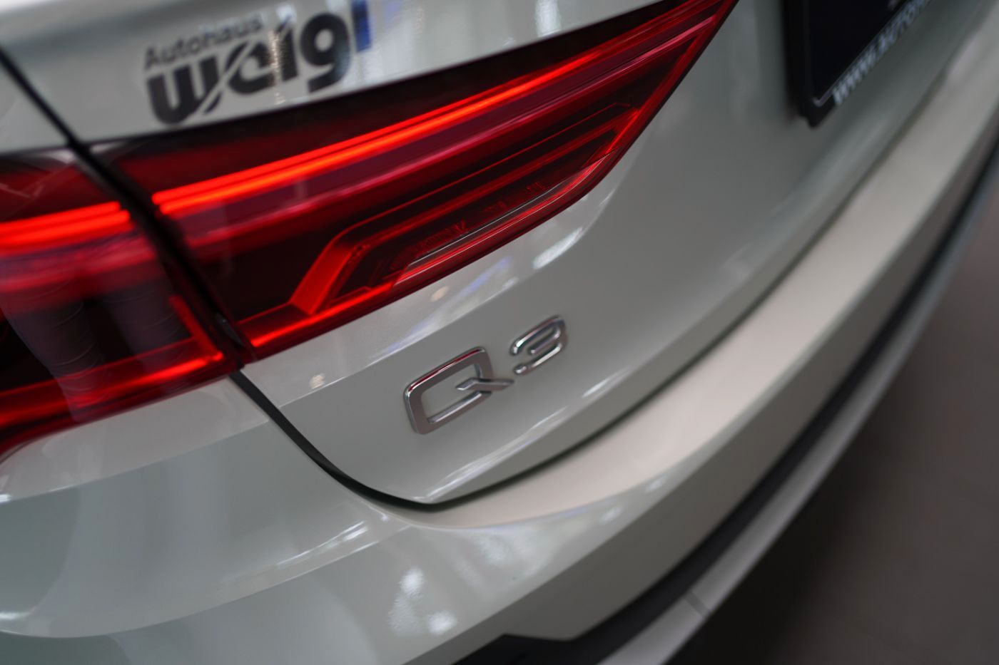 Fahrzeugabbildung Audi Q3 40 TFSI quattro S Line +Komfortzugang+LED+AHK