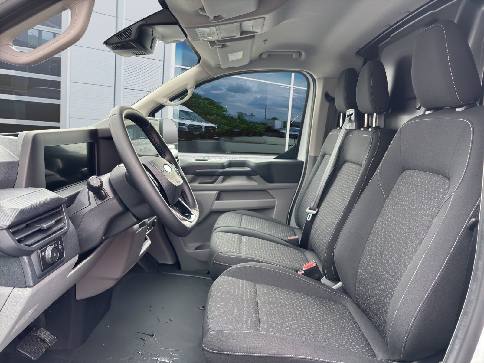 Fahrzeugabbildung Ford Transit Custom 2.5 PHEV 320 L1 Trend Multicab FW