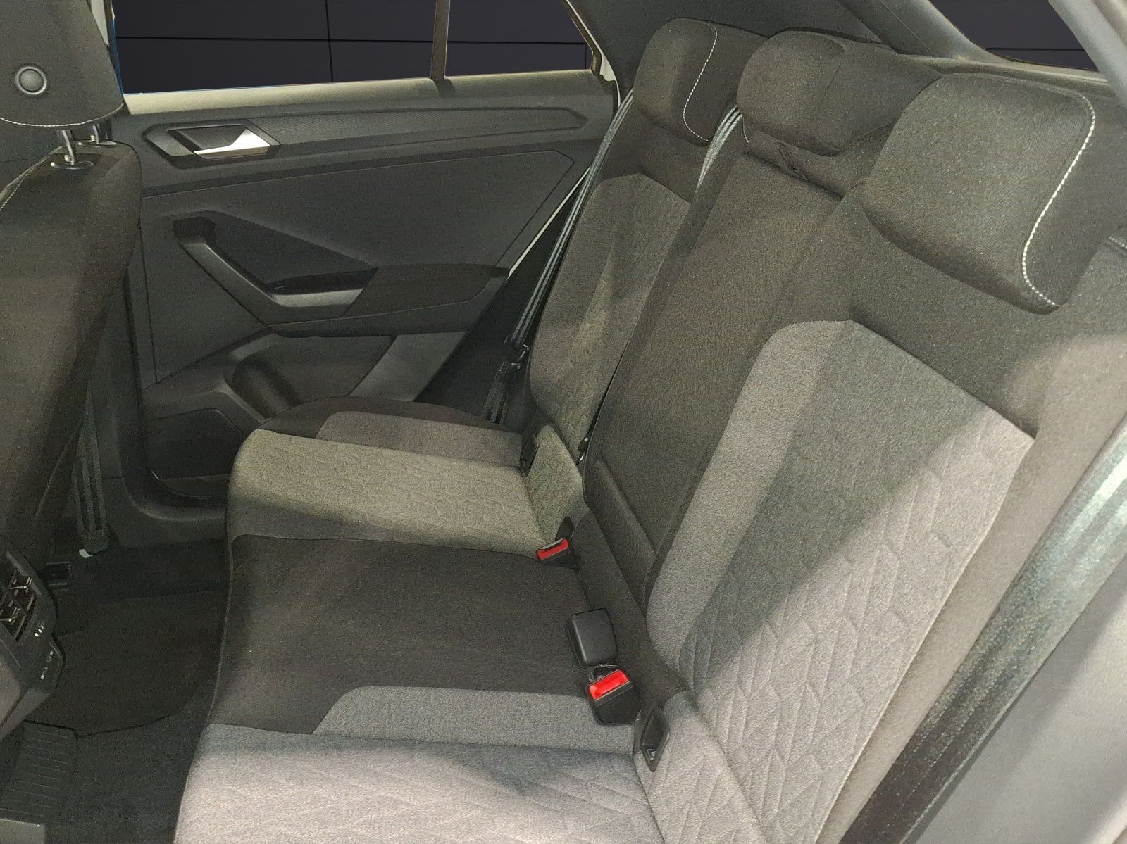 Fahrzeugabbildung Volkswagen T-Roc TSI Move Matrix ACC PDC Climatronic AID SH