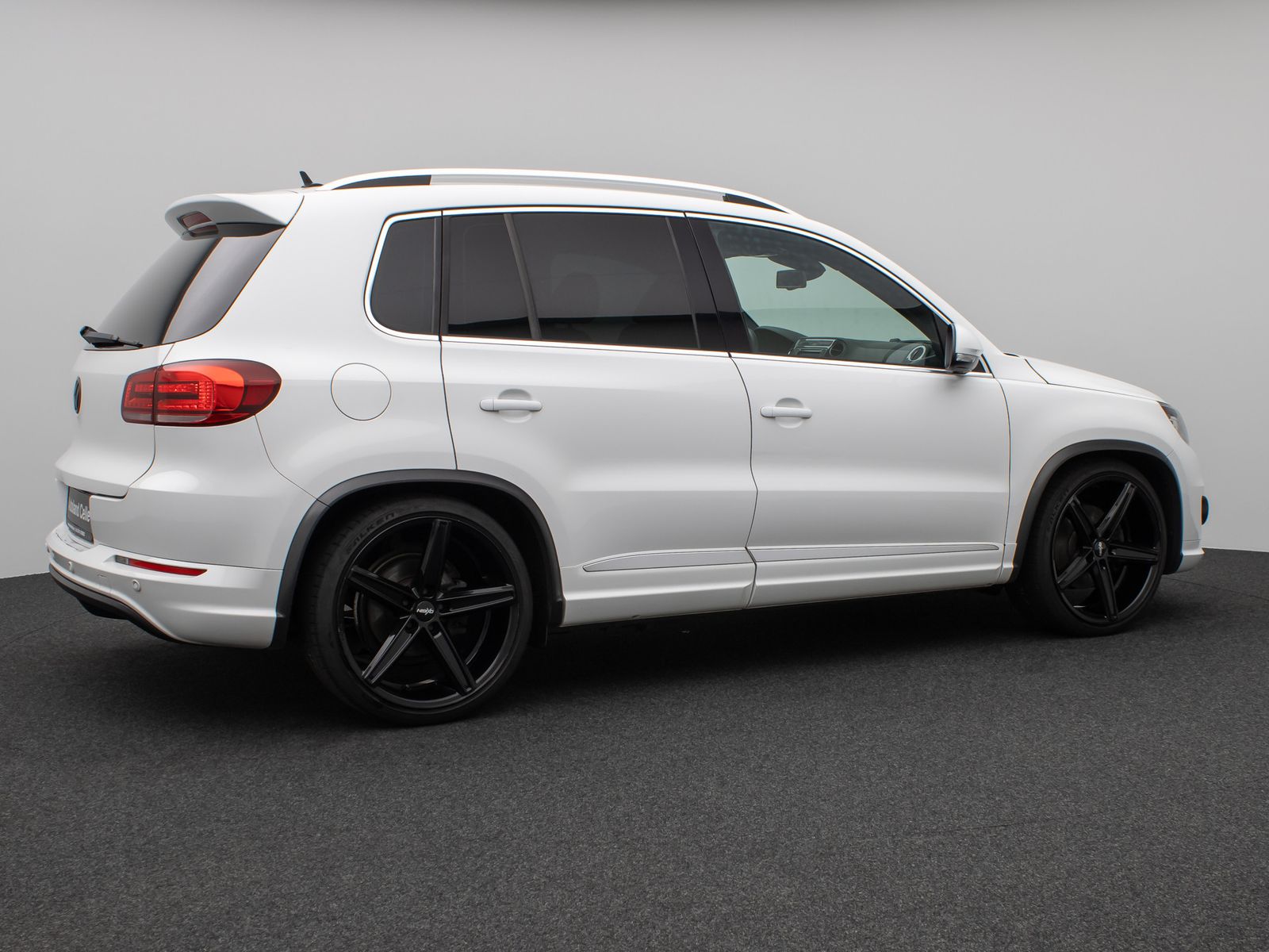 Fahrzeugabbildung Volkswagen Tiguan R-Line Xenon DAB Sitzhzg. AHK 8FACH