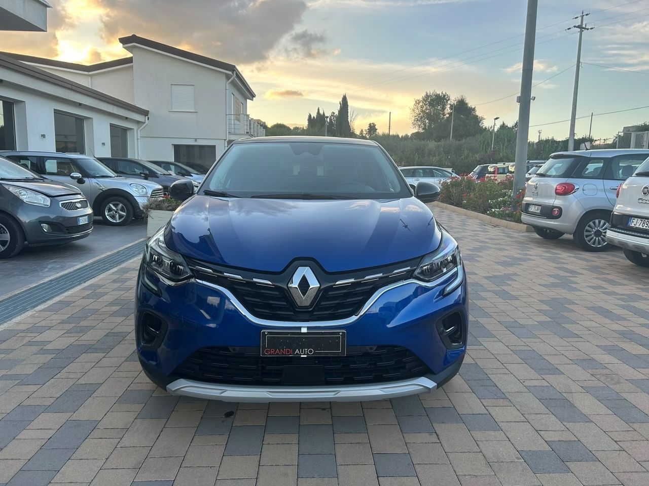 Renault Captur Plug-in Hybrid E-Tech 160 CV Init imagem 2