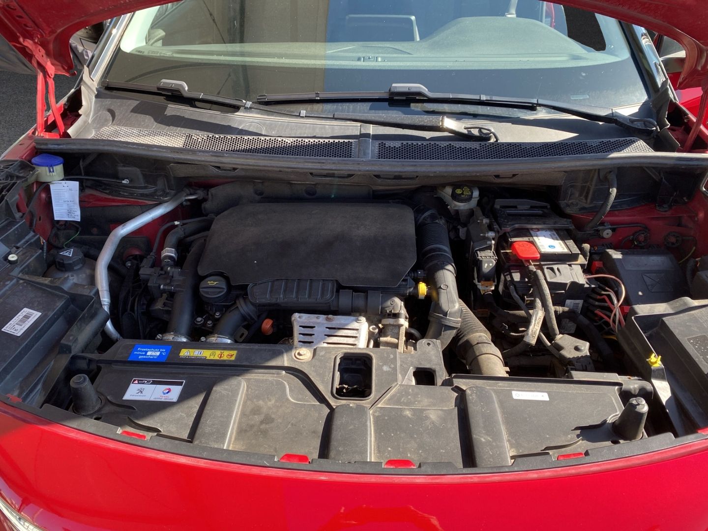 Fahrzeugabbildung Peugeot 3008 Allure 1.2 PureTech 130 AHK-abnehmbar El. P