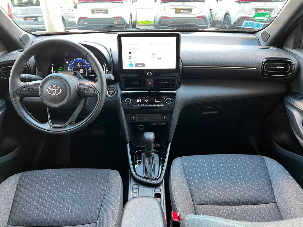 Fahrzeugabbildung Toyota Yaris Cross Hybrid FWD Teamplayer Safety+Winter