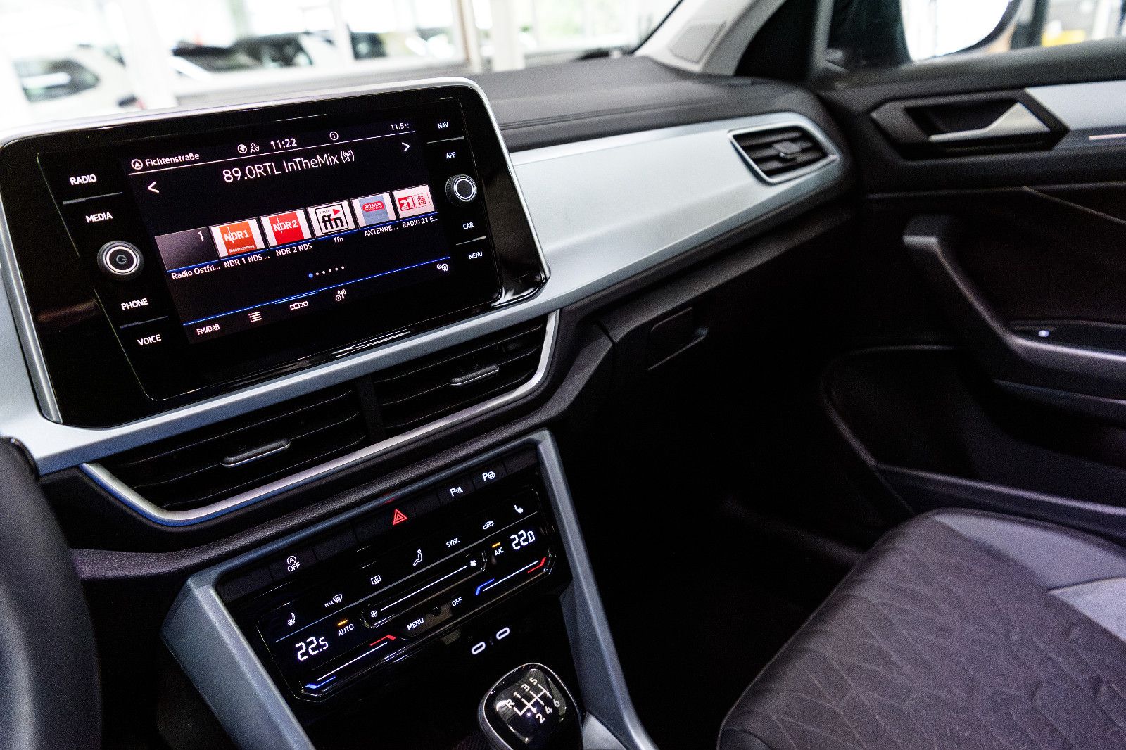 Fahrzeugabbildung Volkswagen T-Roc Goal 1.0 TSI LED+NAVI+ACC+APP