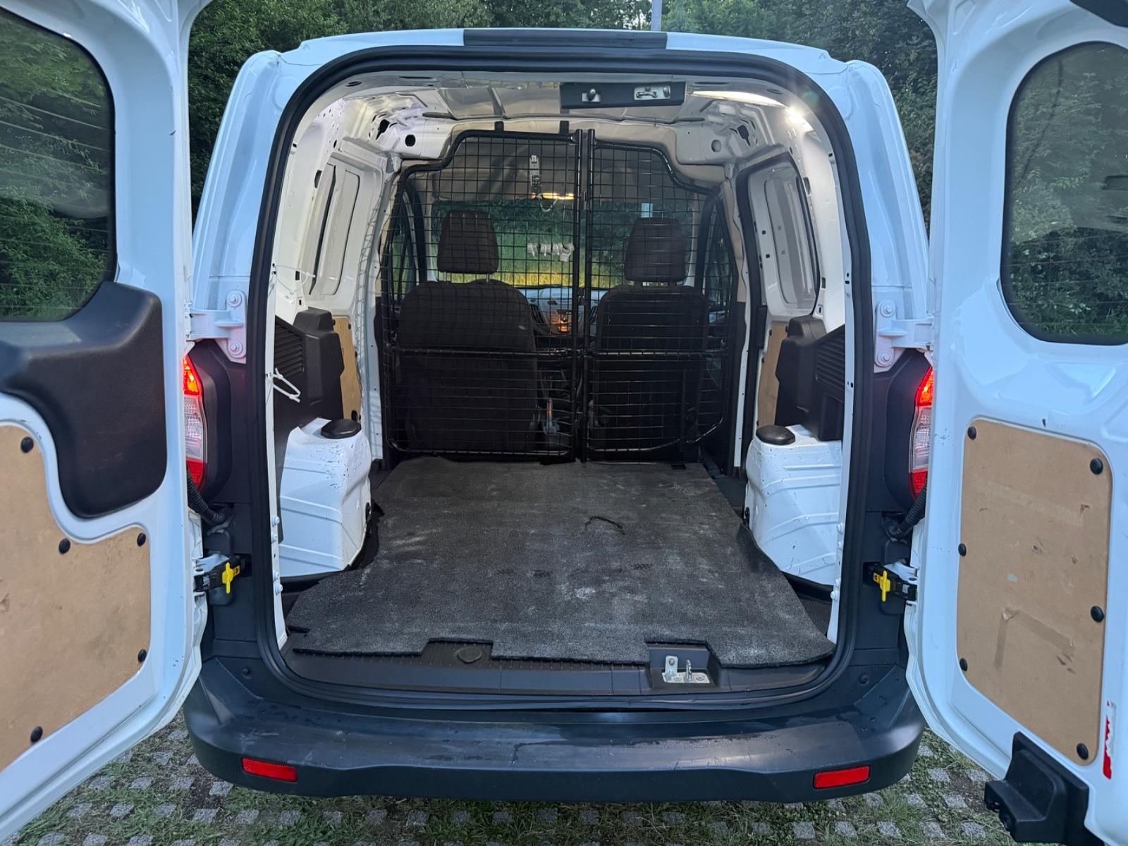Ford Transit Courier Benziner *Euro6 *USB *El.Fenster