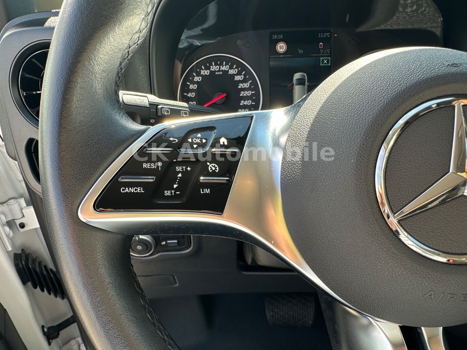 Fahrzeugabbildung Mercedes-Benz Vito Tourer 119 PRO lang/9 Sitze/Navi/LED/Kamera