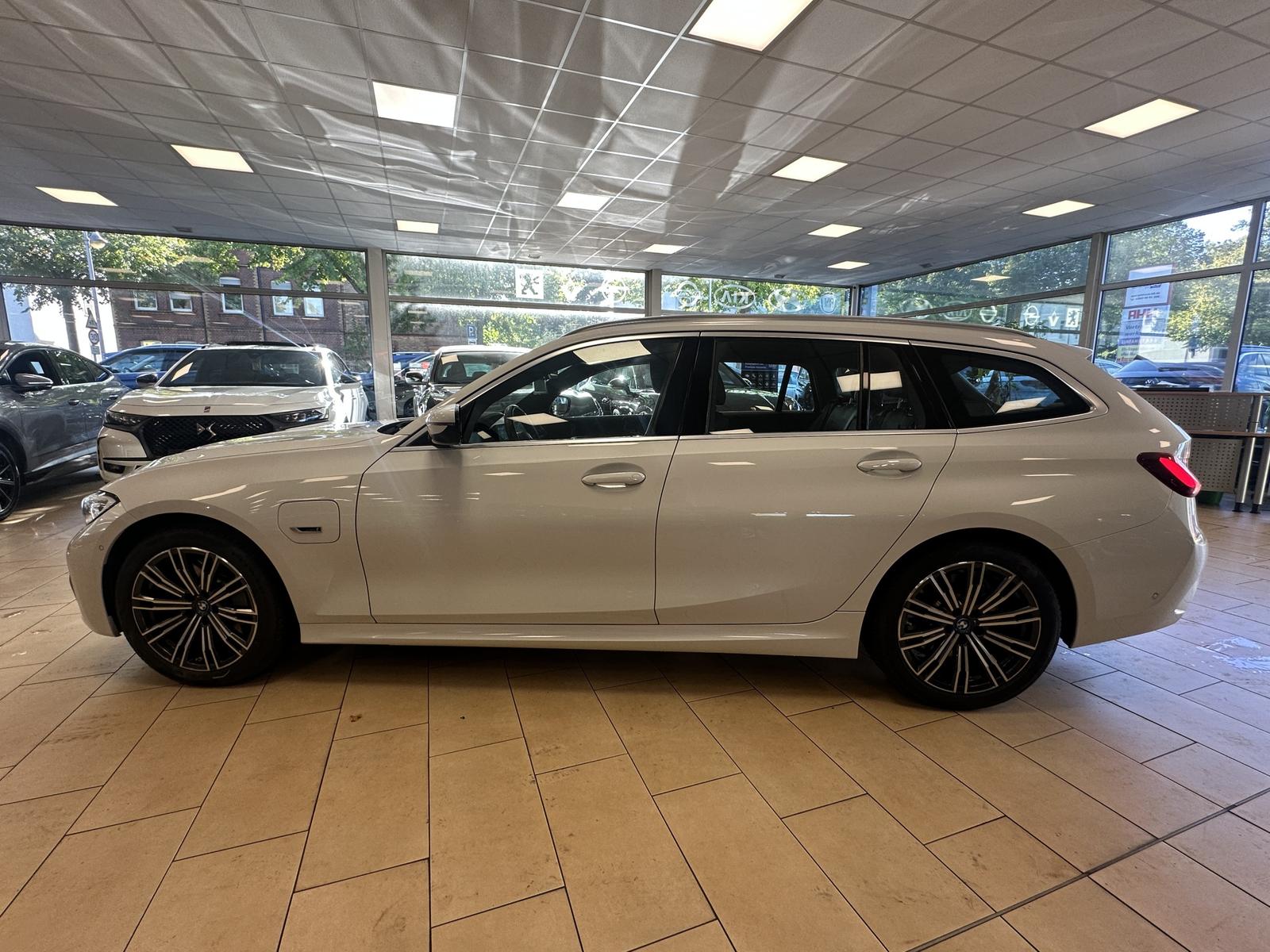 BMW 330 xDrive*M Sport*AHK*ACC*HUD*Cam*HiFi*Laser*1H