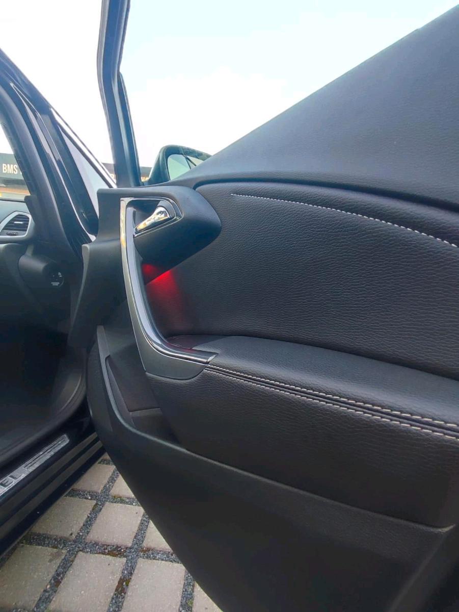 Opel Astra 2014 — photo 14