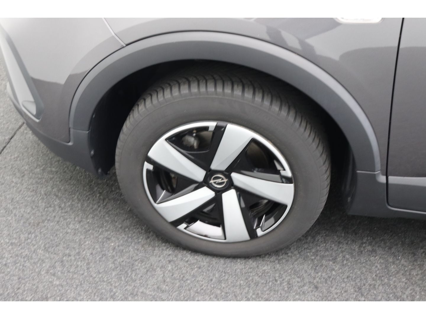 Fahrzeugabbildung Opel Crossland 1.2 Edition Kamera SHZ Navi