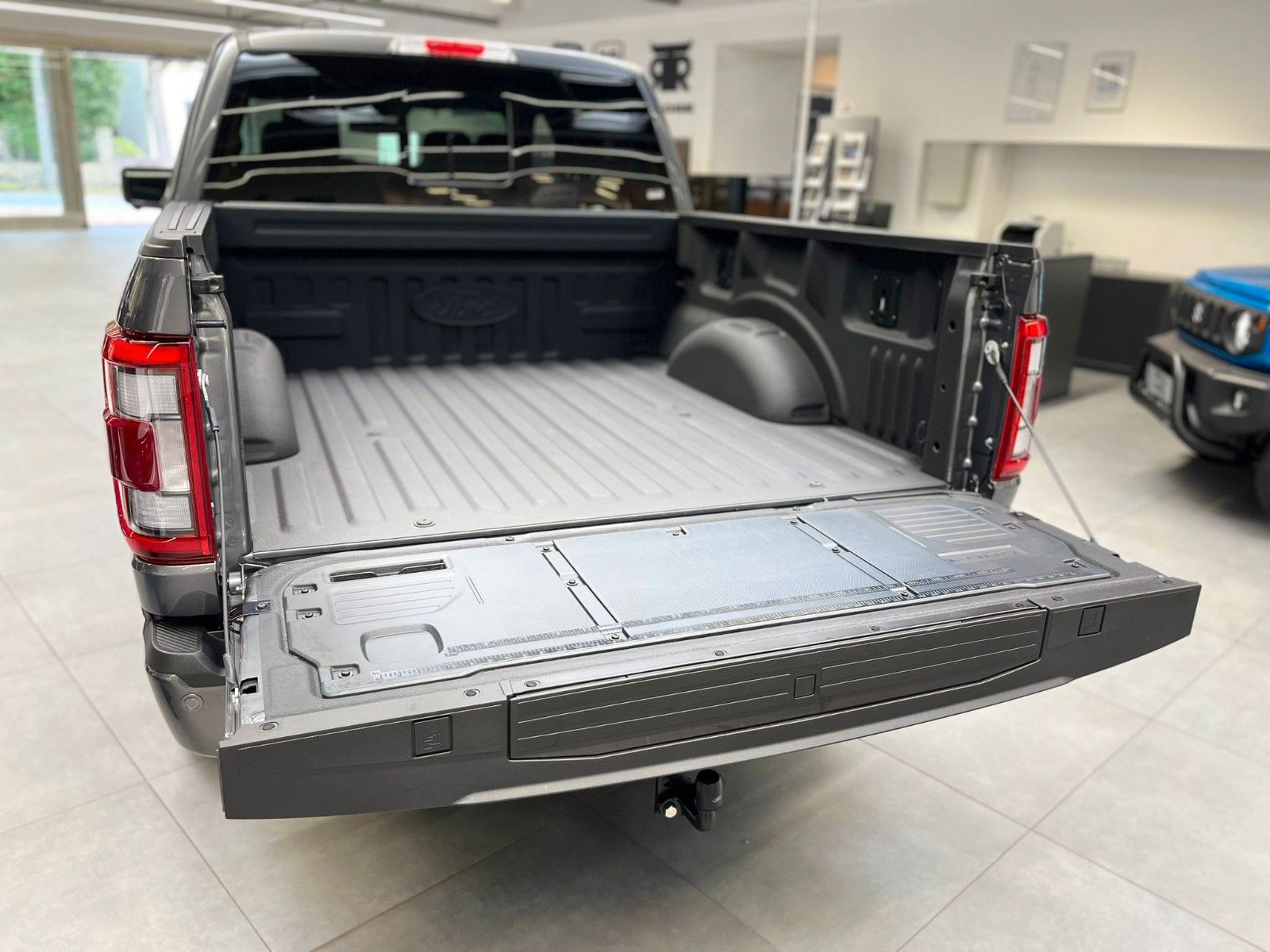 Fahrzeugabbildung Ford F-150 Lariat 5.0L V8 Supercrew 5,5" Black Ed.