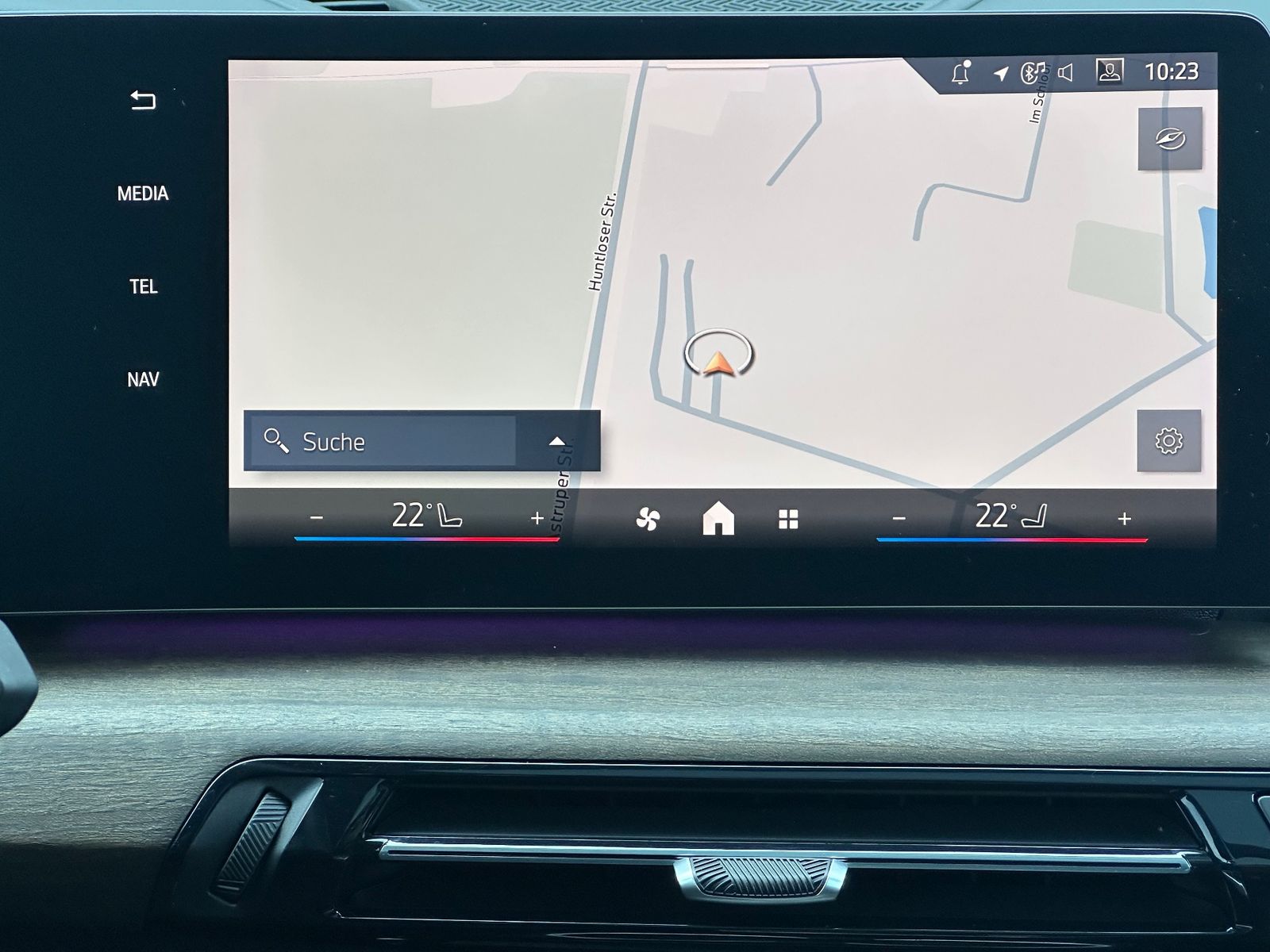 Fahrzeugabbildung BMW X1 xDrive20d M-Sport NAV+LED+PANO+AHK+SHZ