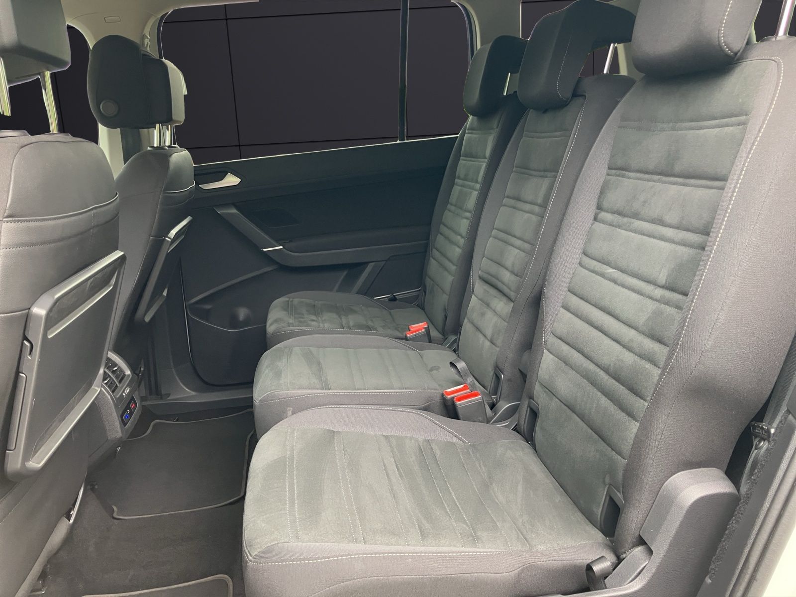 Fahrzeugabbildung Volkswagen Touran Comfortline DSG LED ACC 16" PDC SHZ WeCon