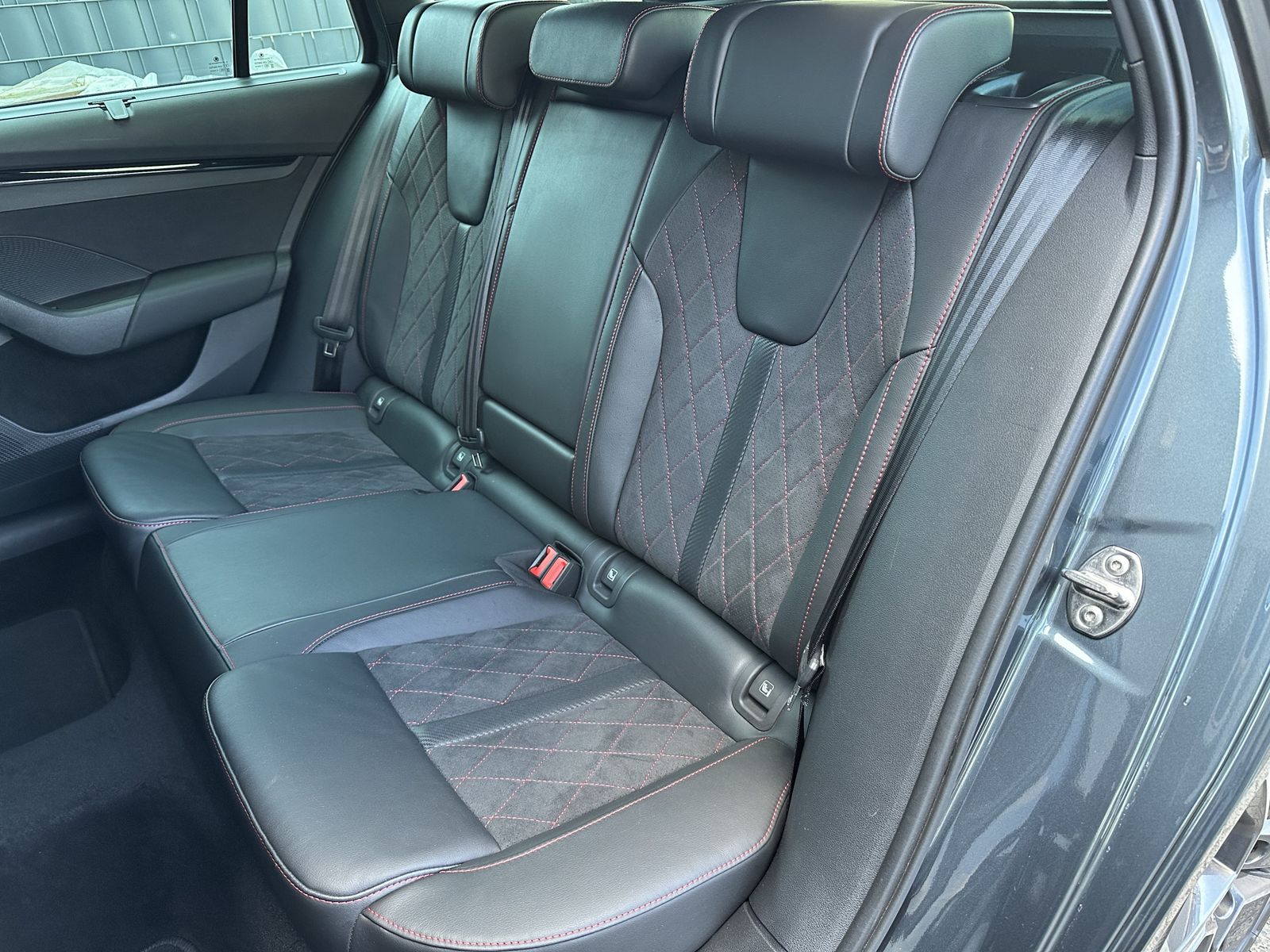 Fahrzeugabbildung SKODA Octavia Combi 2.0 TDI DSG RS Plus NAV+MATRIX+ACC