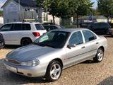 Ford Mondeo 1.8 16V Ambiente aus Omas(1937) Garage. - Ford Mondeo Ambiente mit Benzin-Antrieb