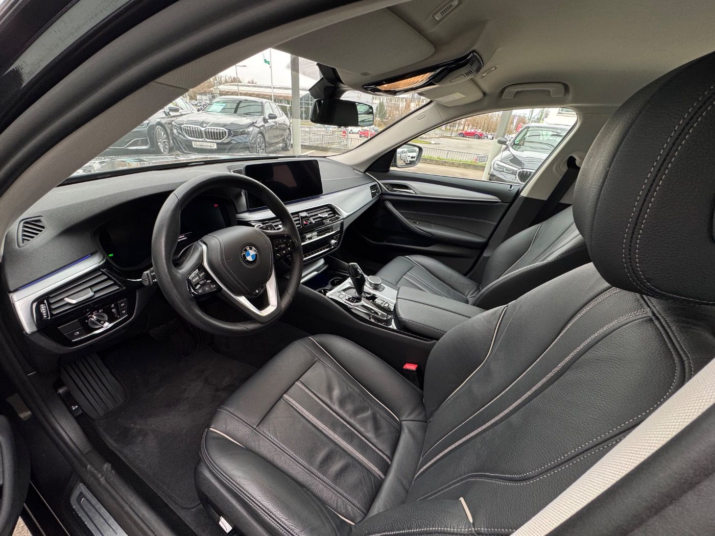 Fahrzeugabbildung BMW 530i Touring LKH/SoftClose 2 JAHRE GARANTIE