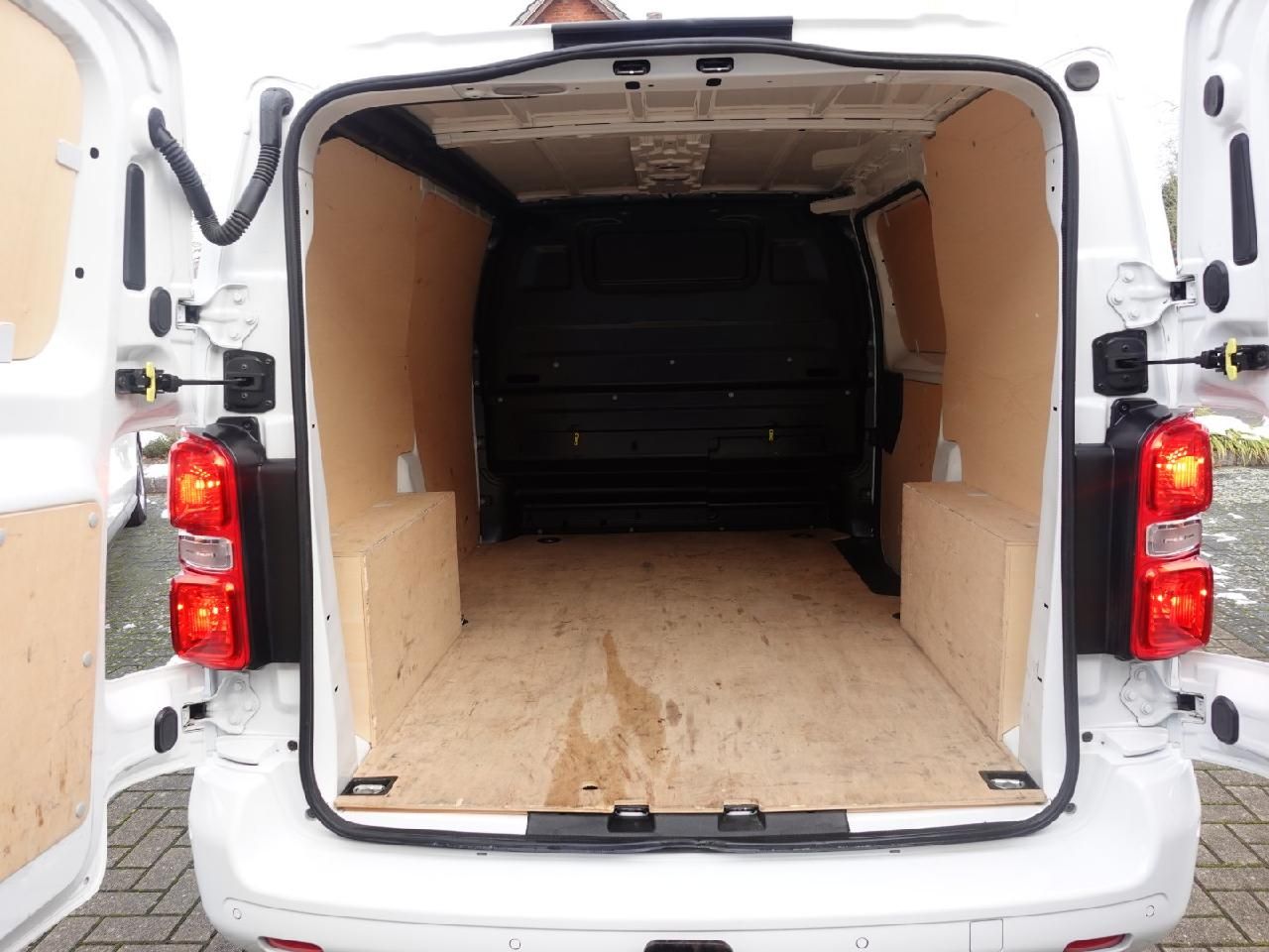 Fahrzeugabbildung Opel Vivaro Kasten 2,0 Edition M Standheizung Automat