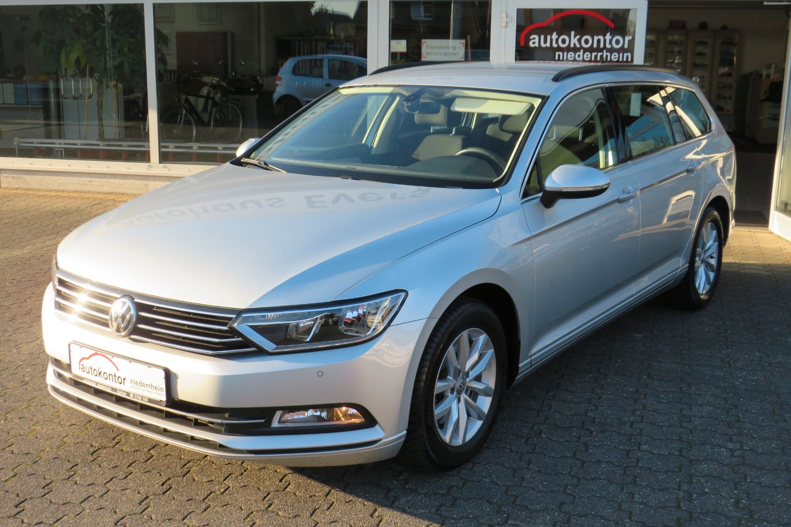 Fahrzeugabbildung Volkswagen Passat Variant Comfortline TDI DSG AHK NAVI