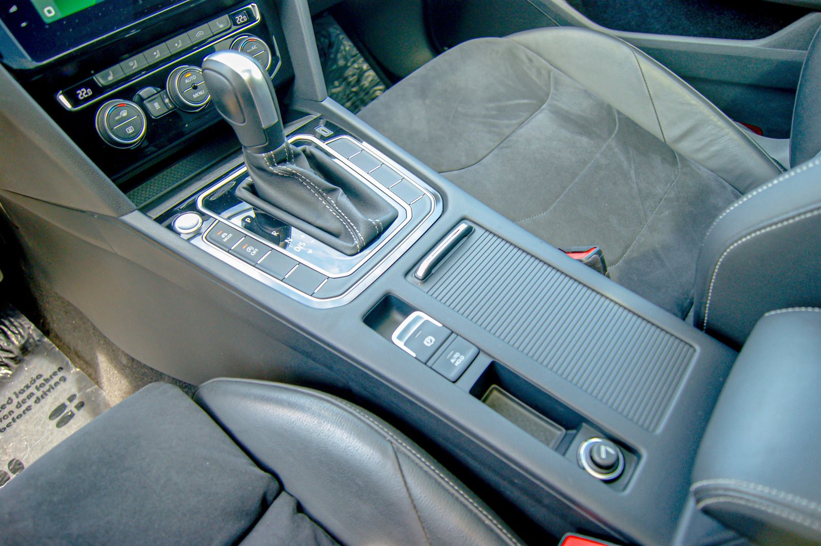 Fahrzeugabbildung Volkswagen Arteon R-Line 4Motion HEADUP PANORAMA STANDHEIZG