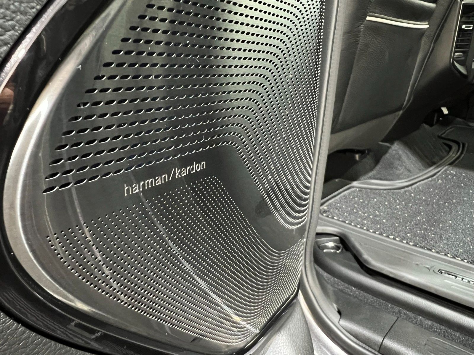 Fahrzeugabbildung Dodge RAM 1500 Limited Night  5,7L V8 HEMI / MFT