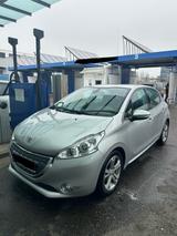 Peugeot 208 - Automatik - 120 PS - Bluetooth - 4/5 Türen - Peugeot 208 Gebrauchtwagen in Stuttgart