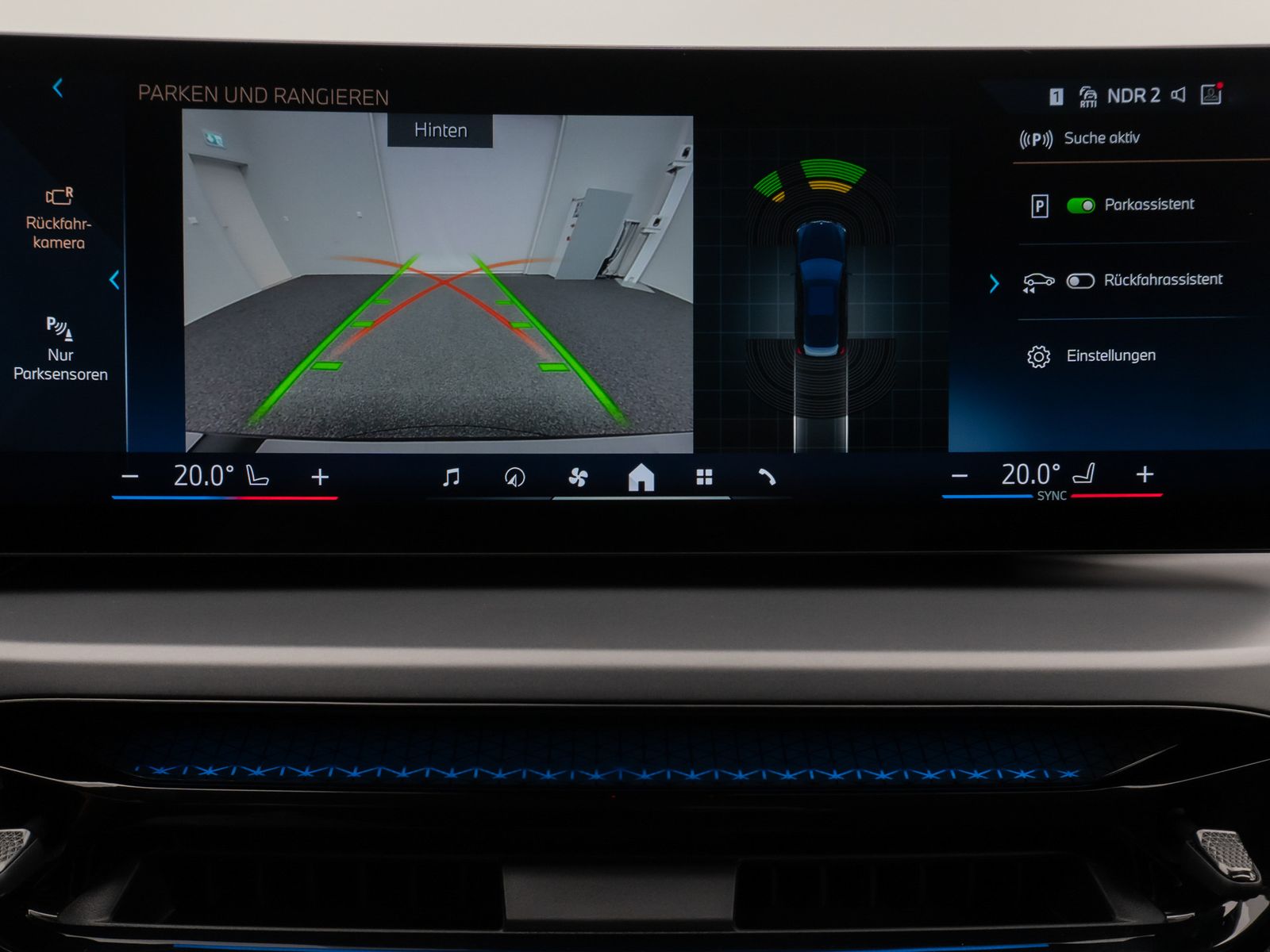 Fahrzeugabbildung BMW 318i Kamera DAB Sportlenkrad CockPit+ Alarm LED
