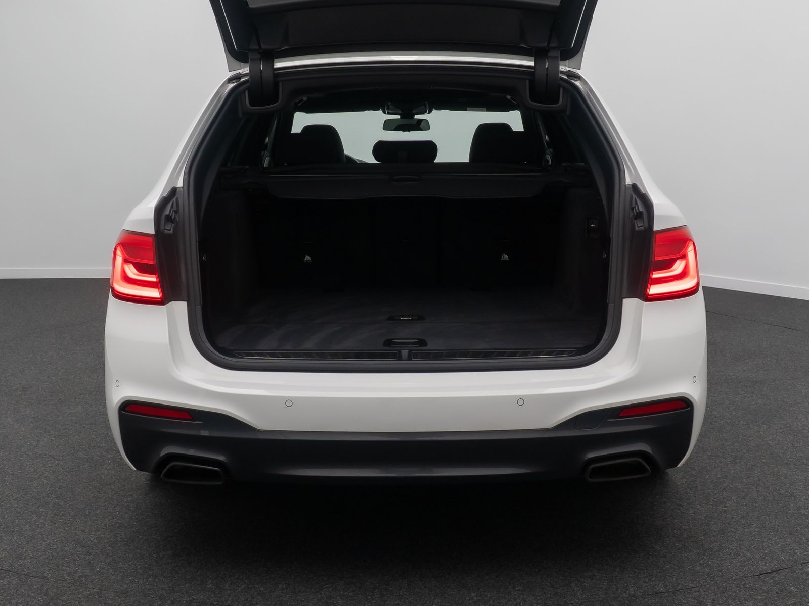 Fahrzeugabbildung BMW 530d M Sport 360°Komfort Panorama HUD DAB 20Zoll