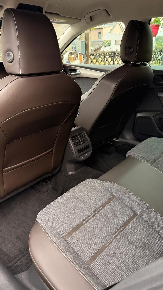Seat Leon 1.4 e-HYBRID Xcellence DSG Sportstourer...