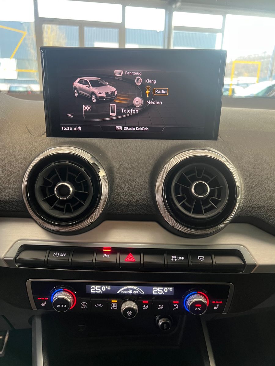 Fahrzeugabbildung Audi Q2 35 TDI quattro S line *PANORAMADACH*