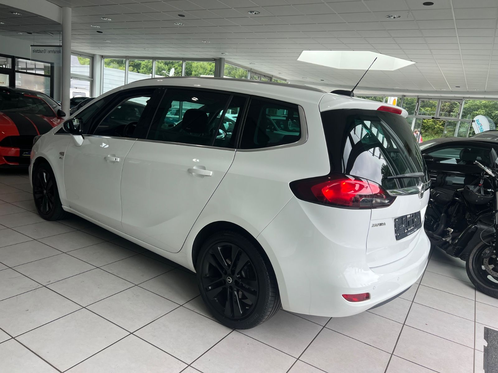 Fahrzeugabbildung Opel Zafira C Active * 7.SITZER * AUTOMATIK *