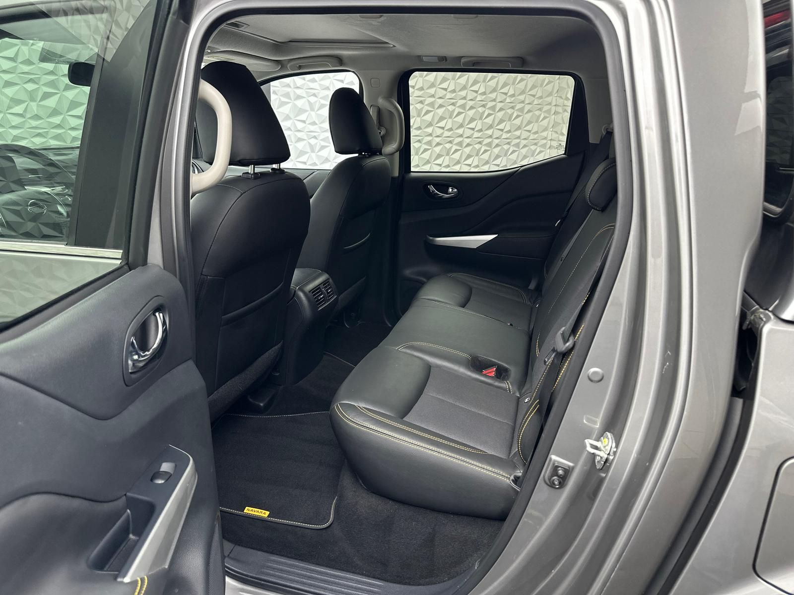 Fahrzeugabbildung Nissan NAVARA 2.3DCI N-GUARD/DOKA/HARDTOP/PANO/AHK/LED
