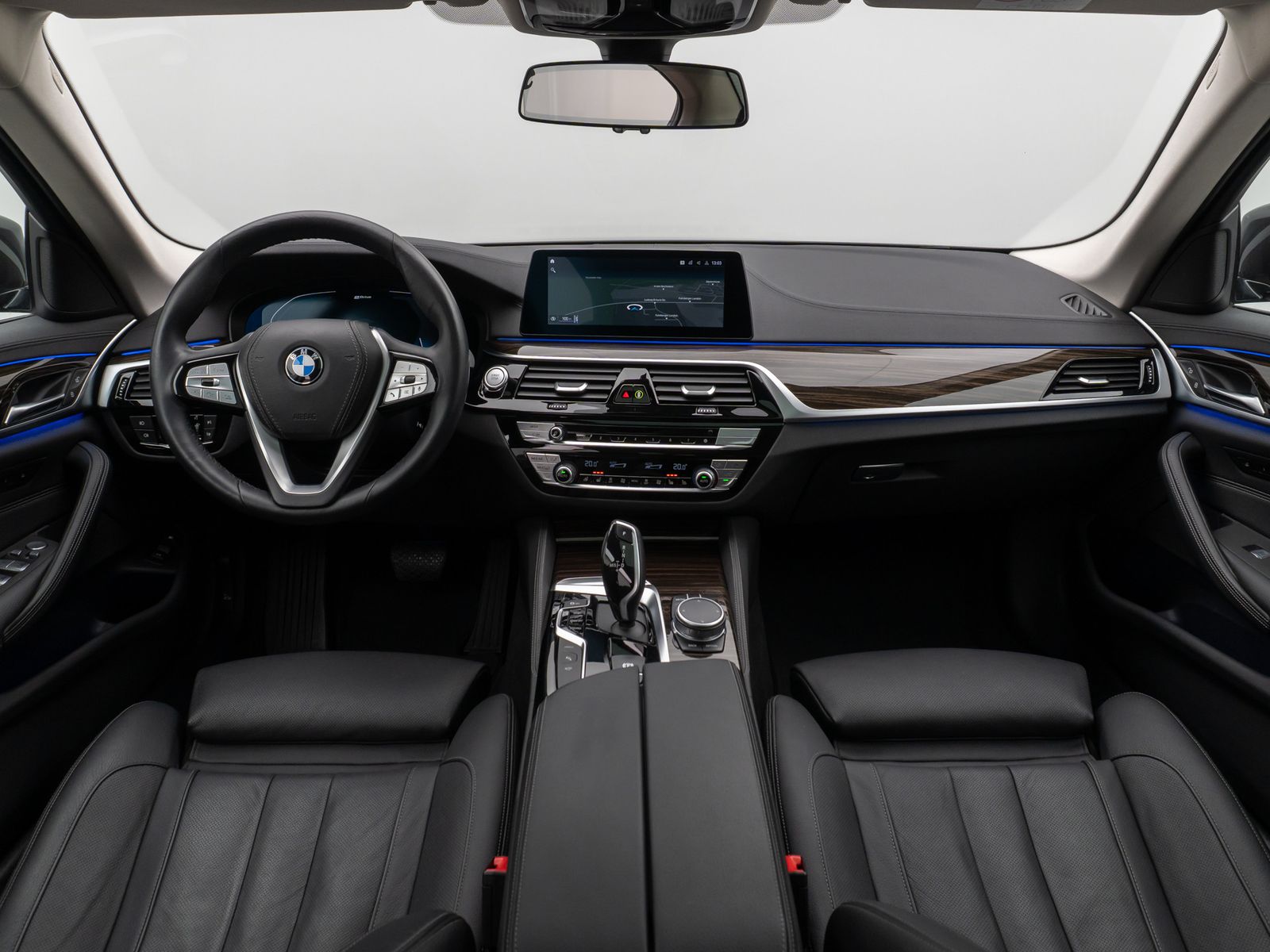 Fahrzeugabbildung BMW 530e xD LuxuryLine 360°Glasdach HUD HiFi Massage