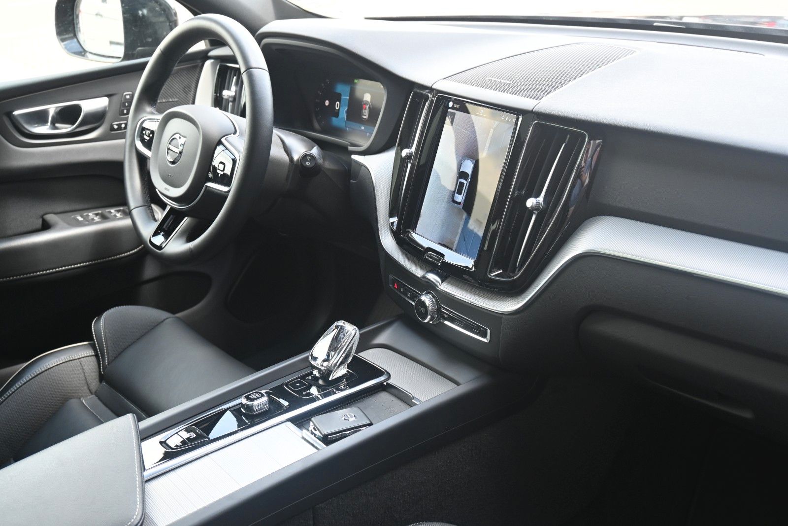 Fahrzeugabbildung Volvo XC60 T6 AWD Recharge Plus Dark*360°*ACC*AHK