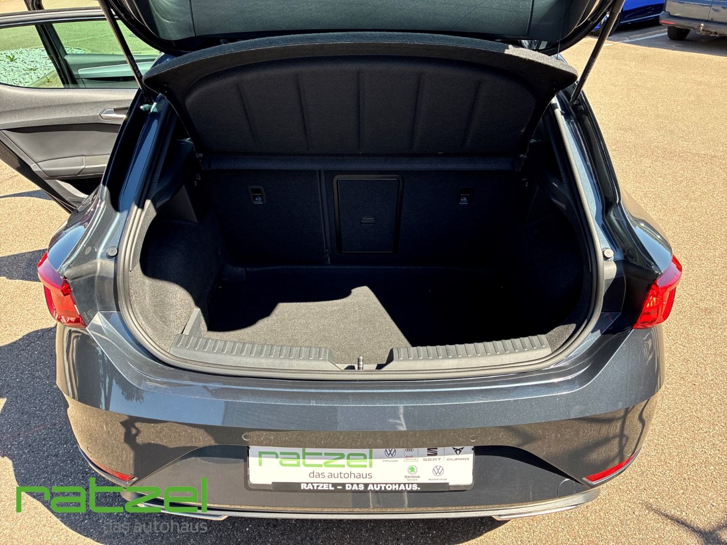 Fahrzeugabbildung SEAT Leon FR 1,5 eTSI 110 AHK Navi LED Digitales Cock