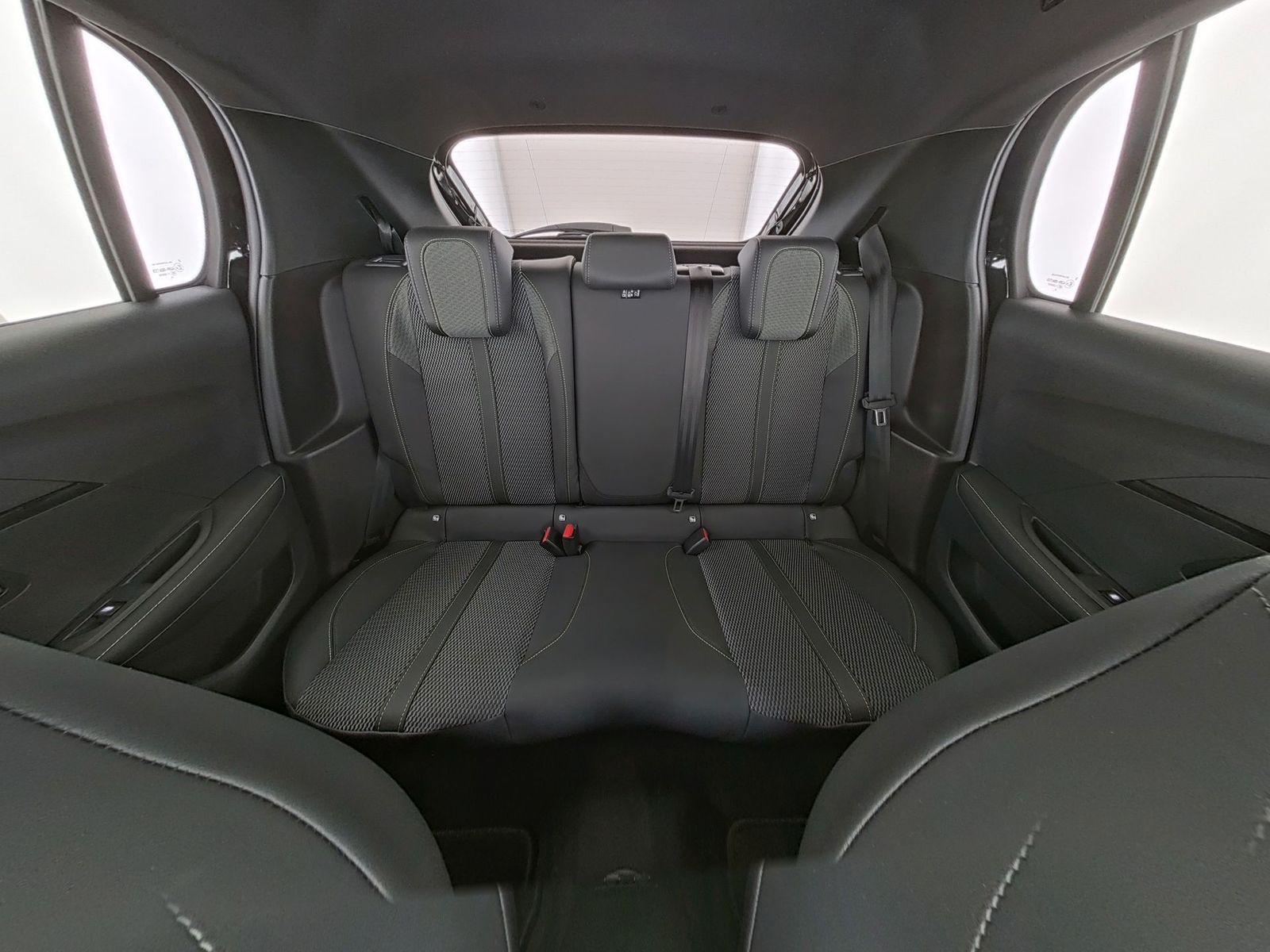 Peugeot 208 - Bild 18
