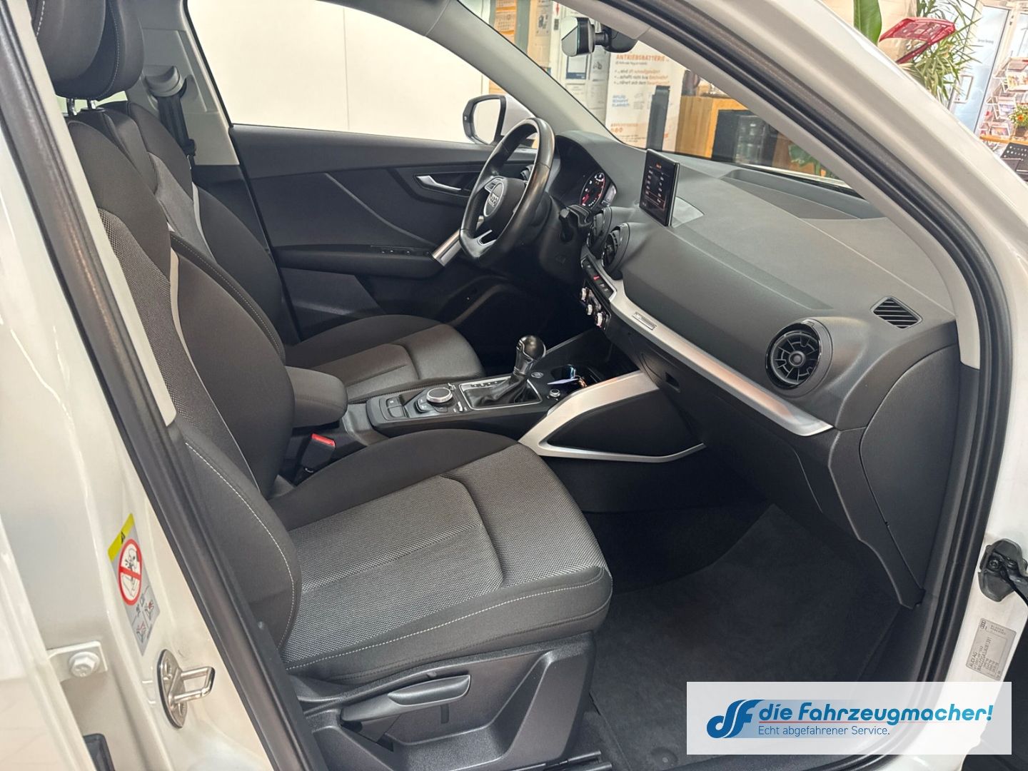 Fahrzeugabbildung Audi Q2 sport Sportpaket Navi Digitales Cockpit LED A